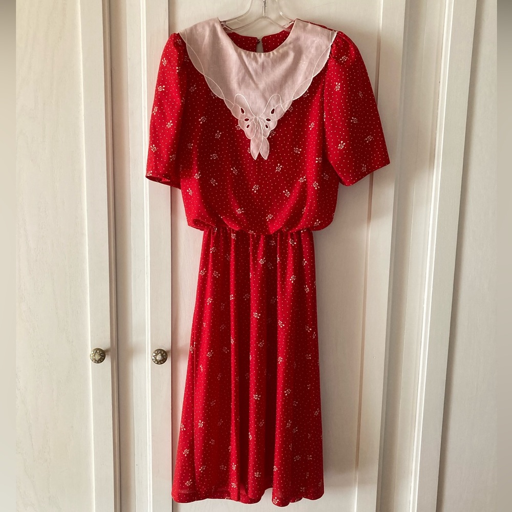 VTG Glamax Red Floral Midi Dress with White Scalloped Bib